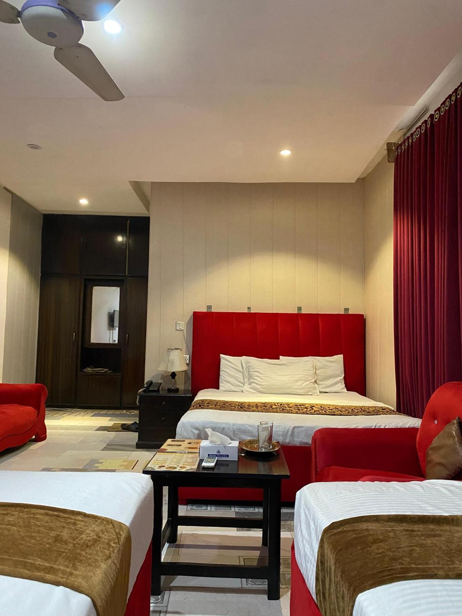 Hotel Tulip Inn, Gulberg Lahore Ngoại thất bức ảnh