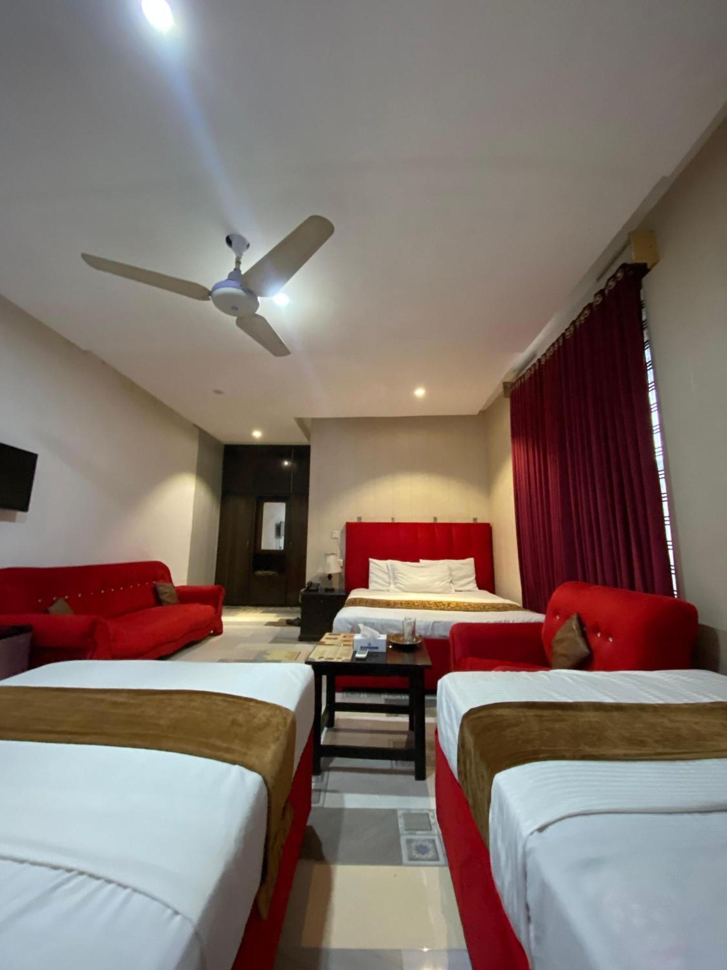 Hotel Tulip Inn, Gulberg Lahore Ngoại thất bức ảnh