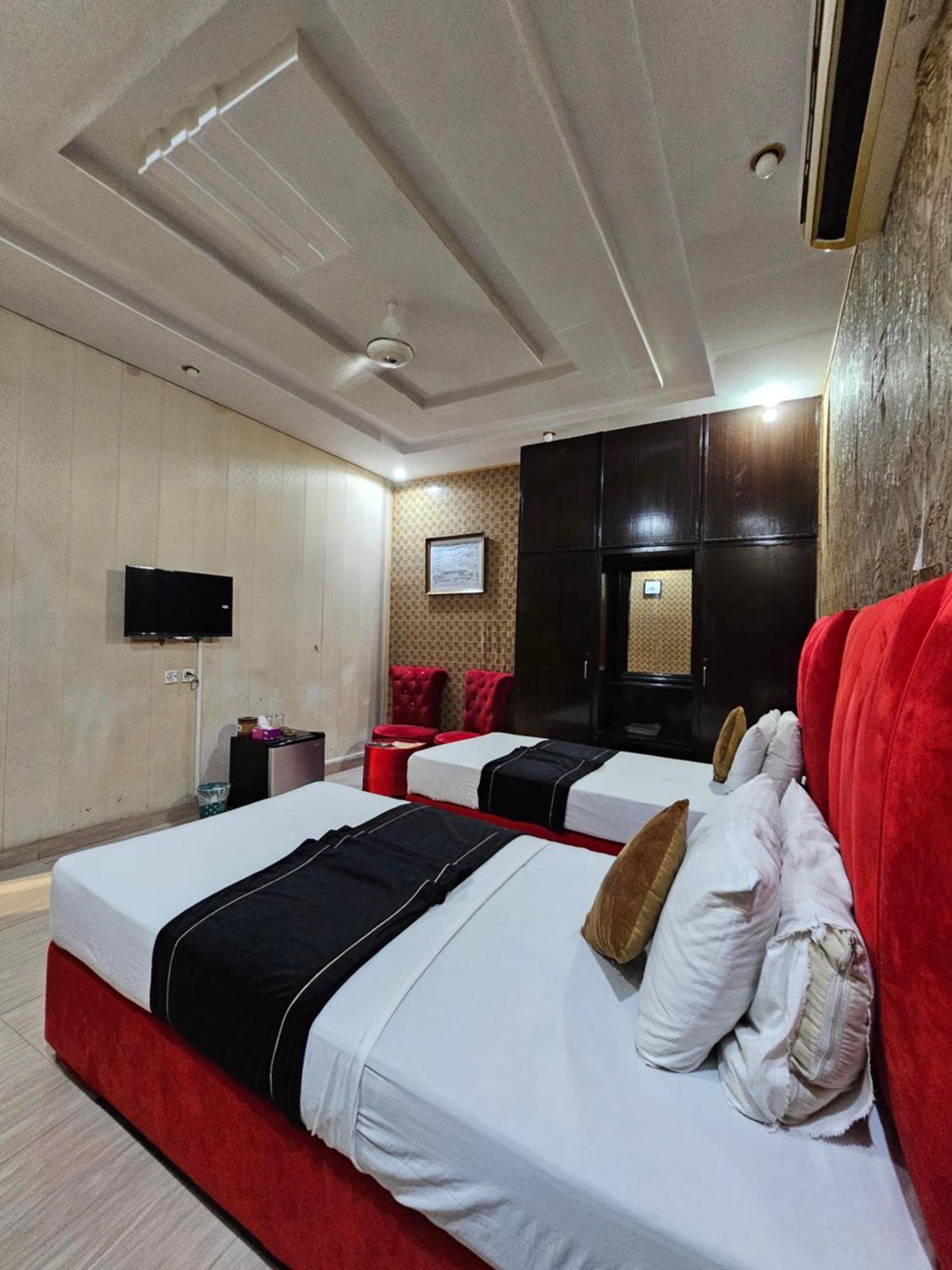 Hotel Tulip Inn, Gulberg Lahore Ngoại thất bức ảnh