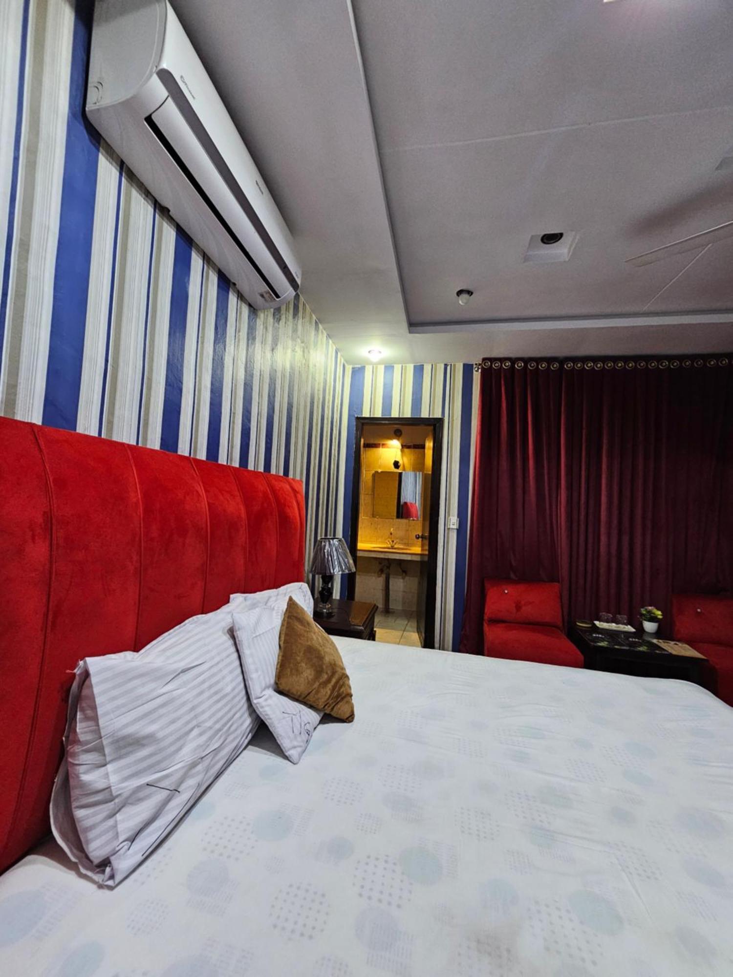 Hotel Tulip Inn, Gulberg Lahore Ngoại thất bức ảnh