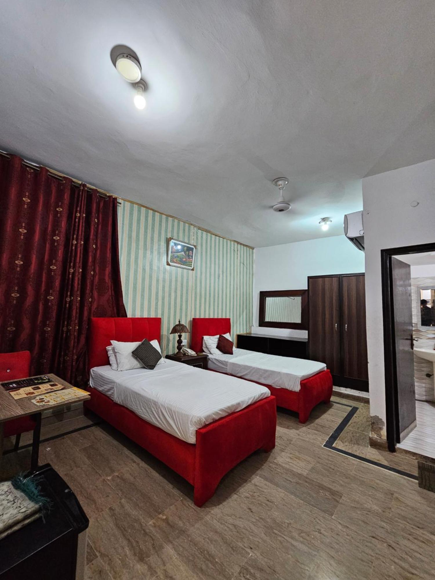 Hotel Tulip Inn, Gulberg Lahore Ngoại thất bức ảnh