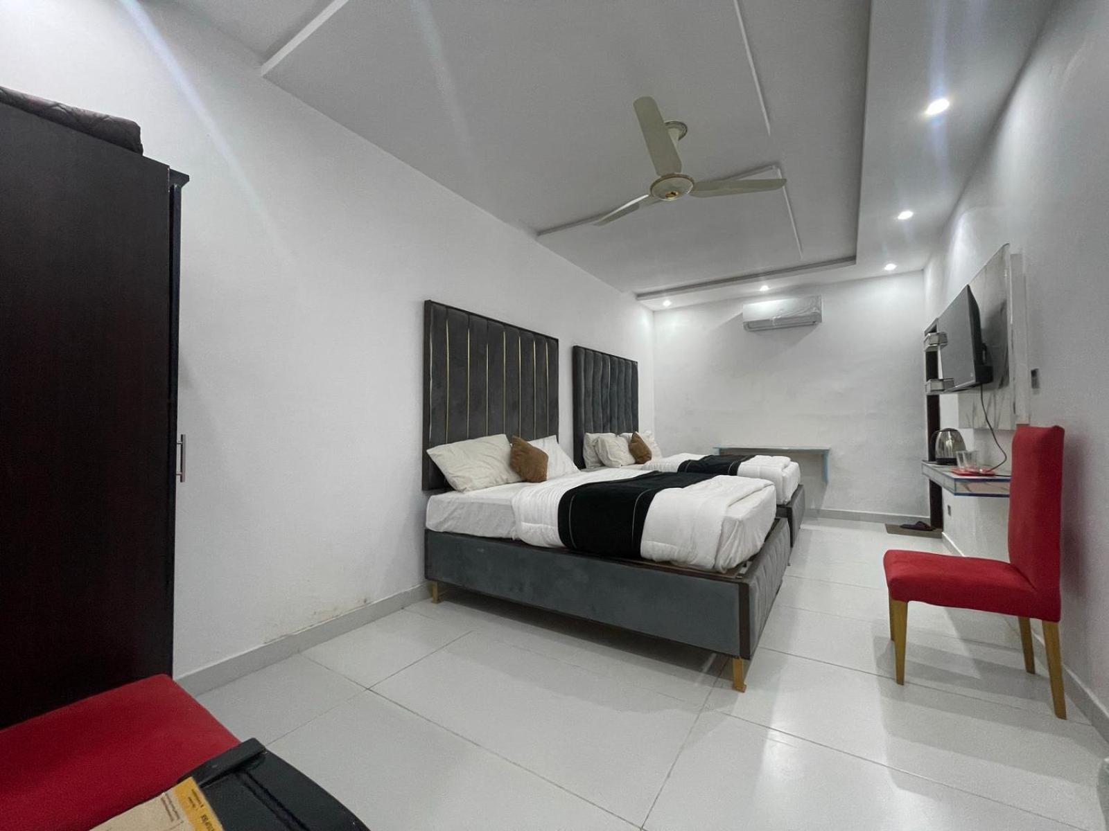 Hotel Tulip Inn, Gulberg Lahore Ngoại thất bức ảnh
